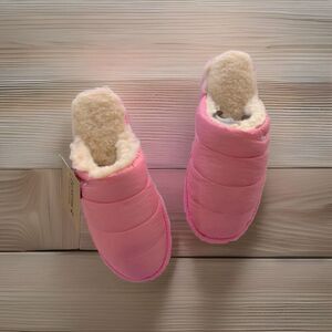 Bearpaw Women's Slippers Puffy Blended Wool Inside Size 6 Pink NEW‎